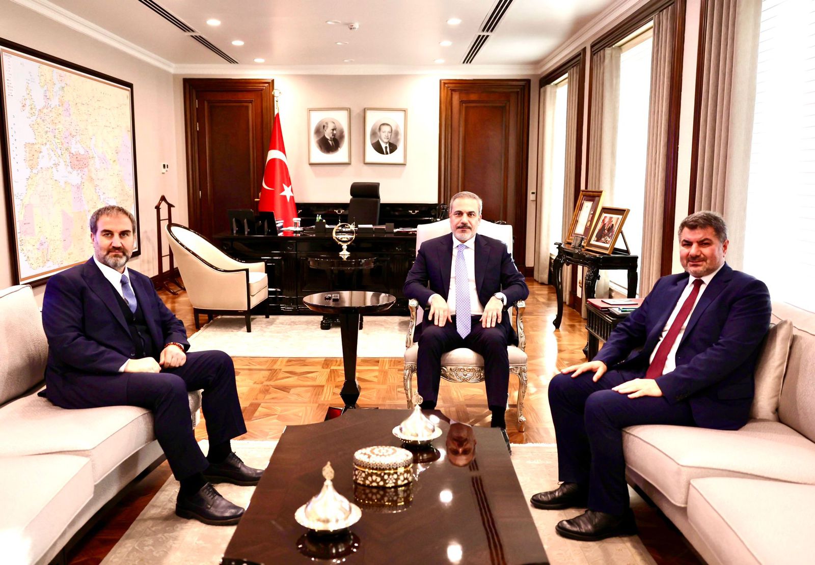 TÜİB sədri Hüseyin Büyükfırat Türkiyə Respublikasının Xarici İşlər naziri Hakan Fidan ilə görüşüb.